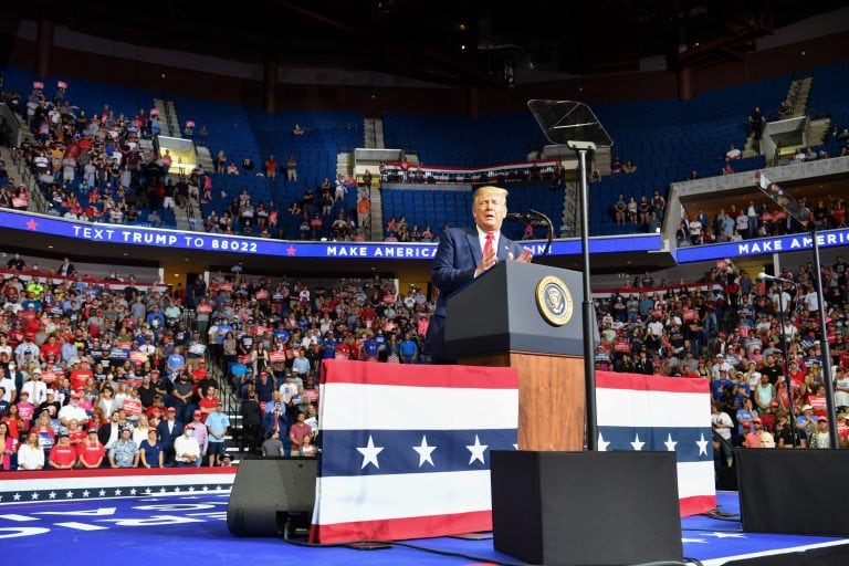 El acto de Donald Trump en el BOK Center. (AFP)