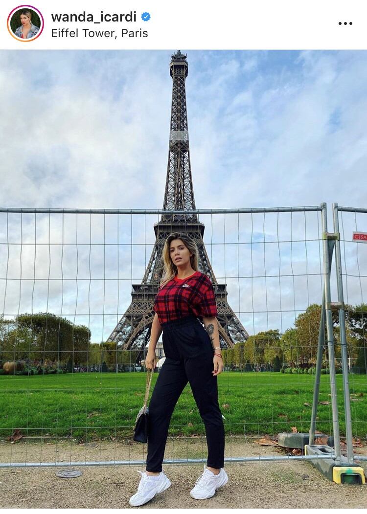 Wanda Nara posó en la Torre Eiffel