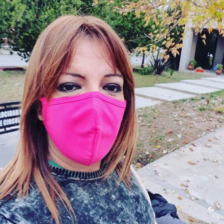 Lizy Tagliani posó en malla enteriza y escribió: "Llamando al profe de la facu..."