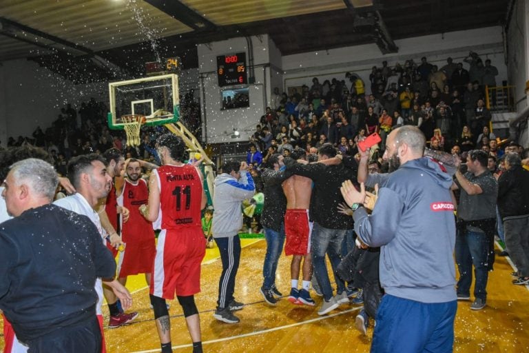 Festejos de Punta Alta en Tres Arroyos (Foto: Néstor Franchi)