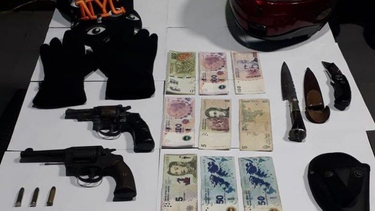 El detenido quedó arrestado por tenencia ilegítima de armas