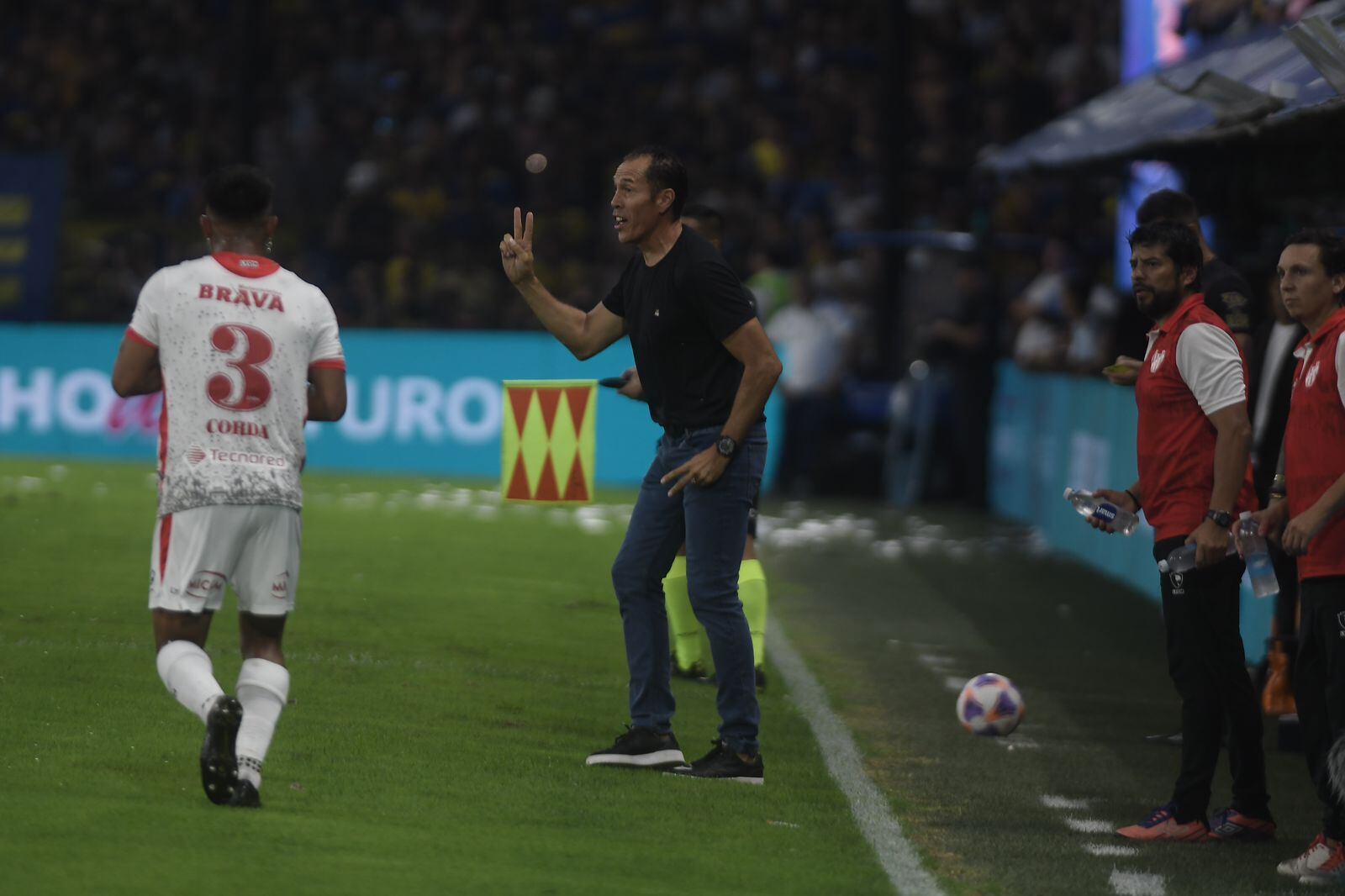 Con su festejo, los albirrojos enmudecieron La Bombonera. Instituto logró un triunfo histórico frente a Boca y a domicilio. (Federico López Claro / La Voz)