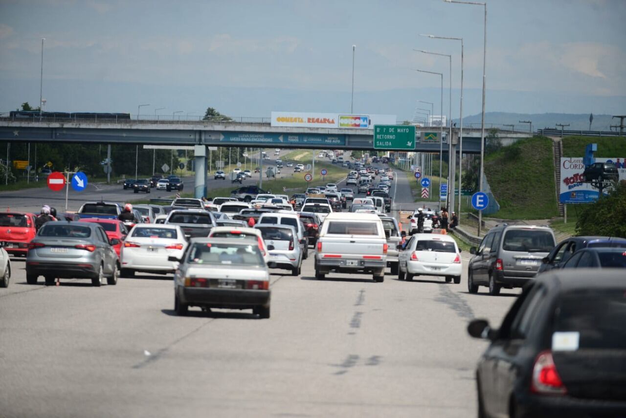 Relax. Intenso movimiento en las rutas de Córdoba por el "finde XXL" (José Hernández/LaVoz).