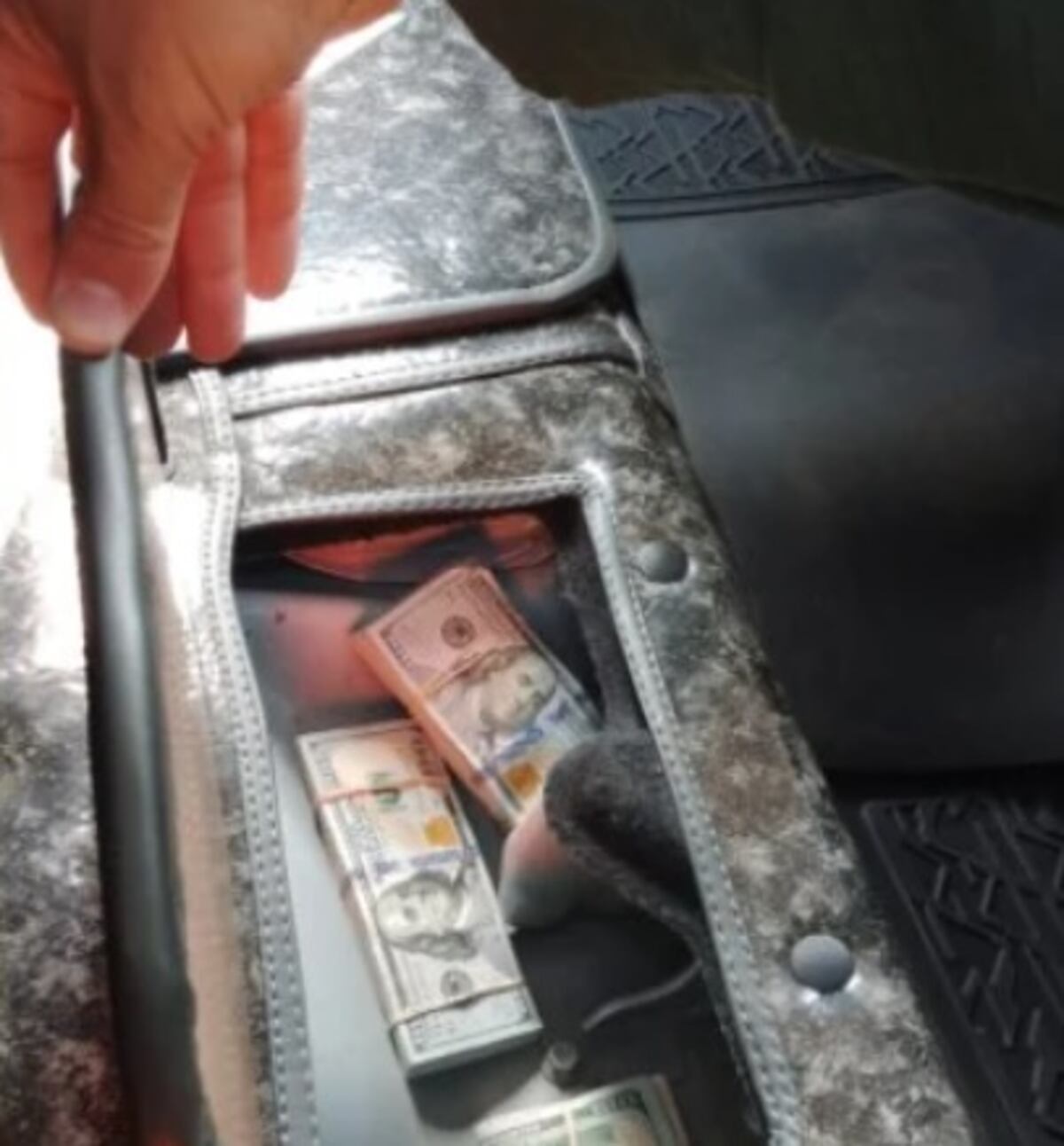 San Vicente: transportaba más de 30 mil dólares en su camioneta y no pudo justificar su tenencia