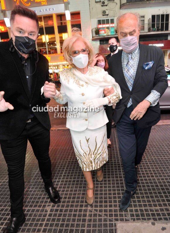 Mirtha Legrand junto a su chofer y Gino Bogani.