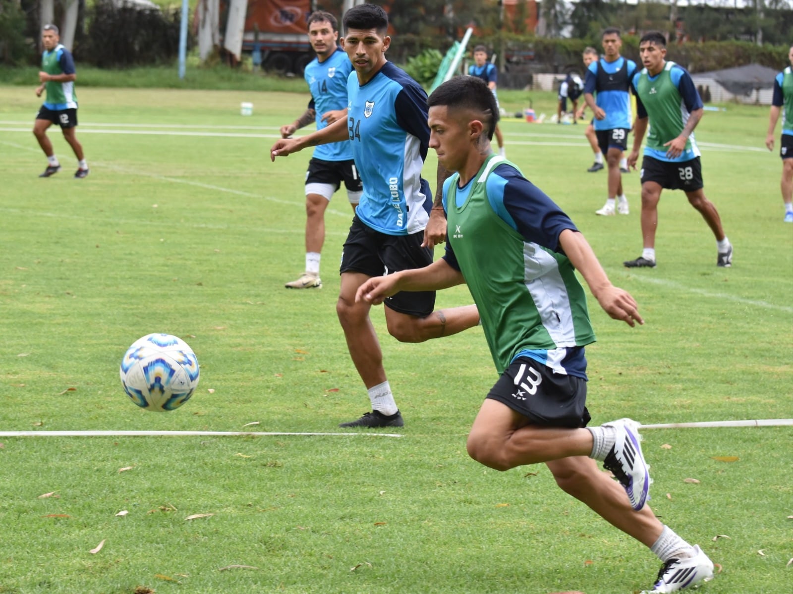 Rodrigo "Flecha" Velázquez aportará su velocidad y desequilibrio desde el arranque para el ataque albiceleste.