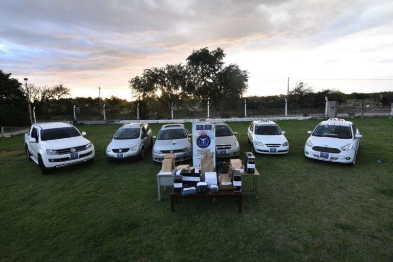 Autos de alta gama que la Policía de San Luis secuestró.