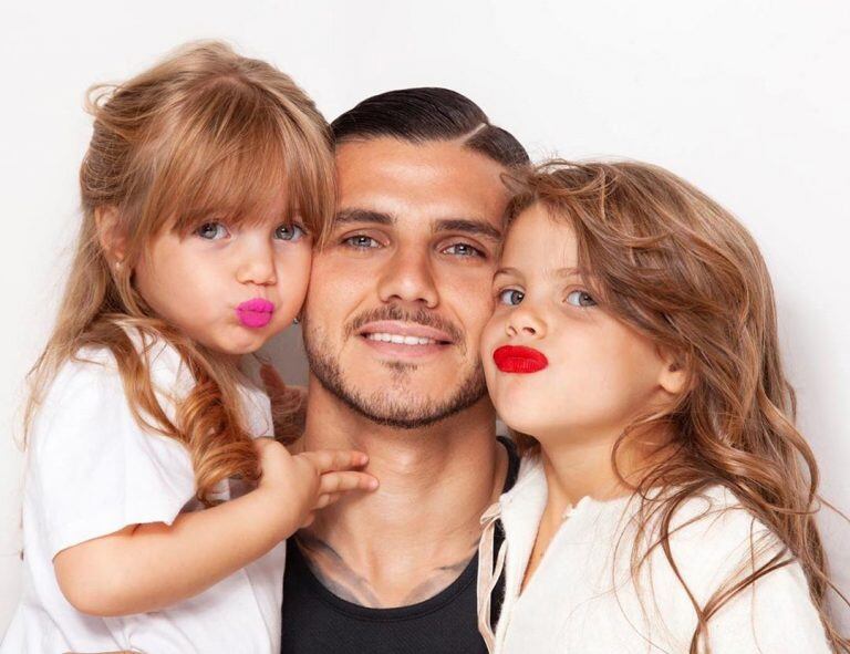 Mauro Icardi junto a sus hijas Isabella y Francesca (Foto: Instagram/ @mauroicardi)