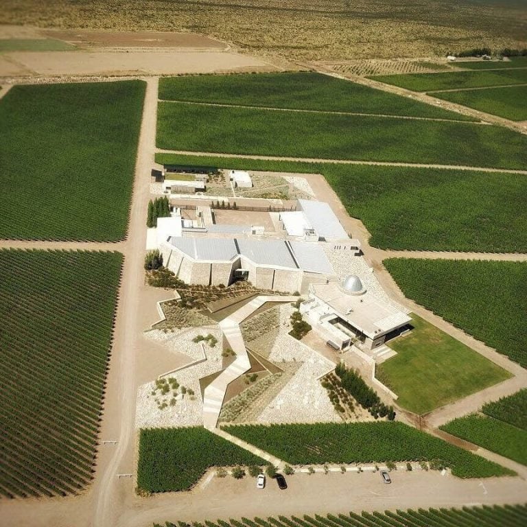 La bodega Zuccardi Valle de Uco también se destaca por su estilo arquitectónico. (Instagram/@zuccardivalledeuco)