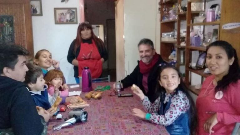 Víctor Curvino visitó a vecinos de Carlos Paz