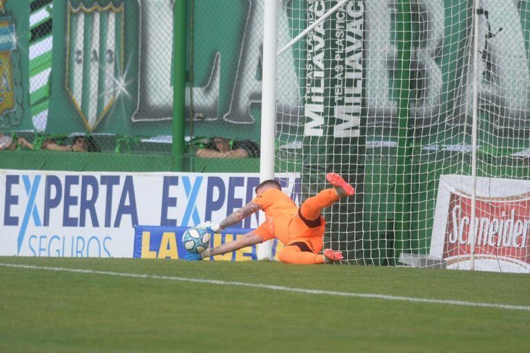 El atajadón de Guido Herrera ante Banfield.