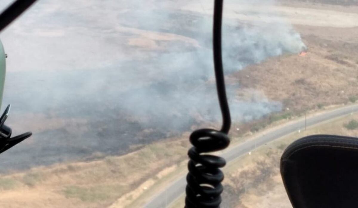 Se suman dos buques con brigadistas para frenar los incendios frente a Rosario