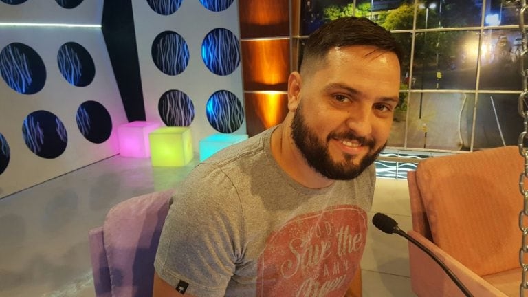 Sergio Zuliani lidera la nueva apuesta en Canal 12, Entre Gallos y Medianoche.