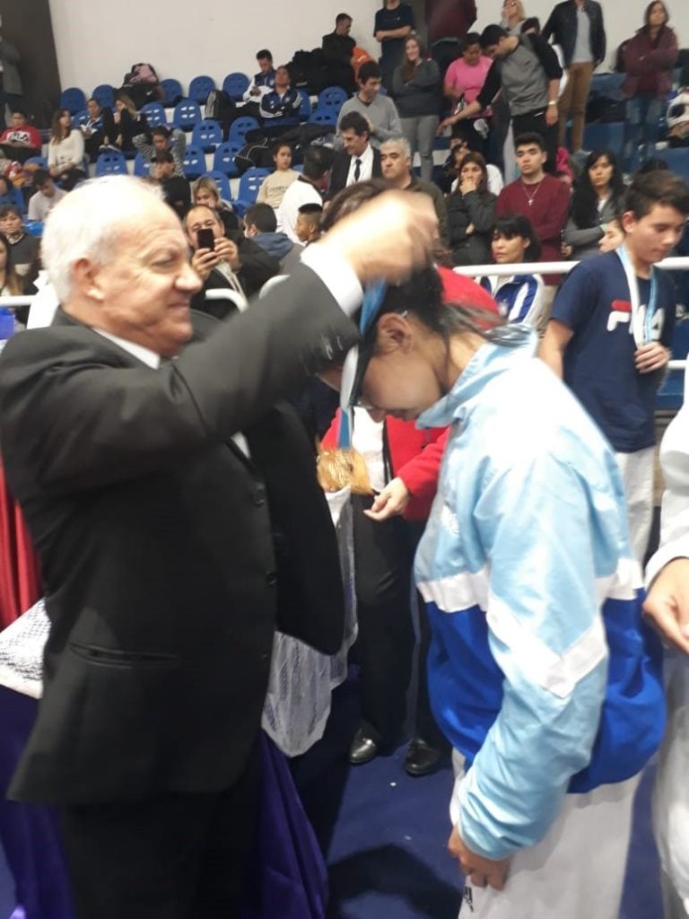 Valentina Pecchio de Arroyito Oro en Taekwondo