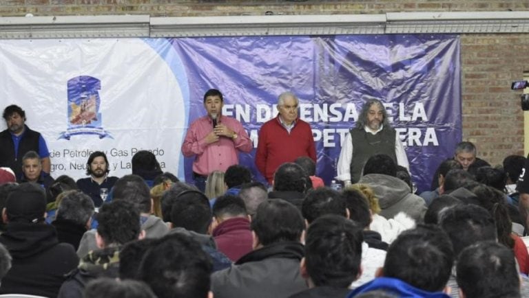 Asamblea del sindicato de petroleros (web).