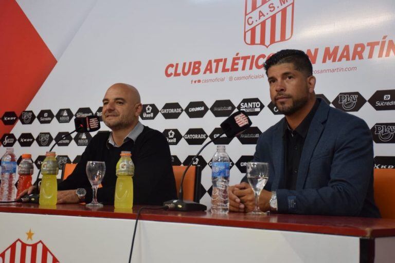 Favio Orsi y Sergio Gómez, dupla técnica de San Martín de Tucumán (Prensa CASM).