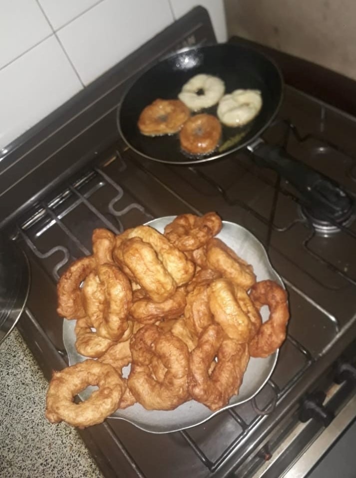 De la sartén a la fuente, típicos buñuelos jujeños con un excepcional tono dorado.