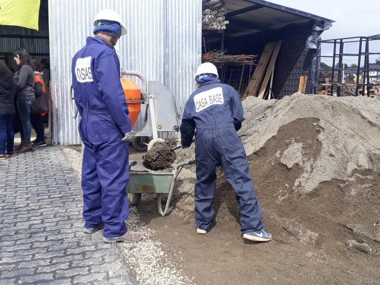 Obreros de la cooperativa ponen manos a la obra para dar inicio a una nueva etapa productiva