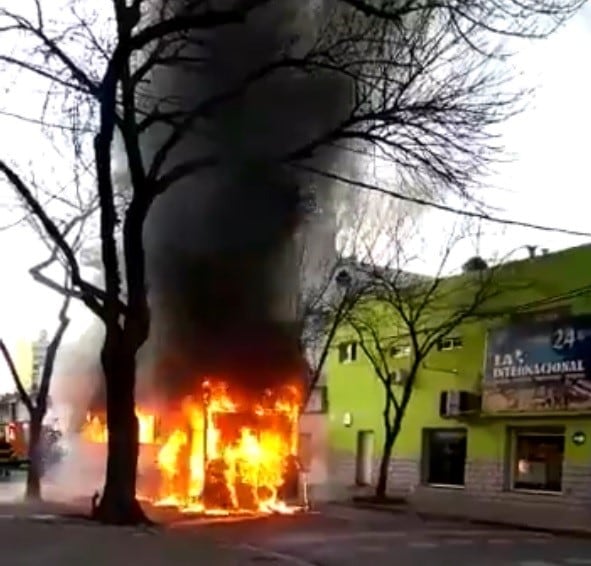 El incendio ocasionó daños totales en la unidad.