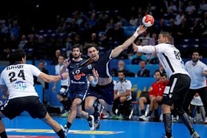 Men's Handball - Argentina v Egypt - 2017 Men's World Championship Main Round - Group D - AccorHotels Arena, Paris, France - 18/01/17 - Federico Vieyra of Argentina in action. REUTERS/Benoit Tessier