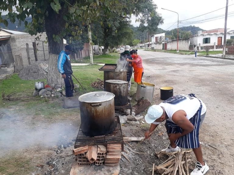 Locro solidario por el Día del Trabajador en Campo Quijano (Facebook La Llave del Portal)