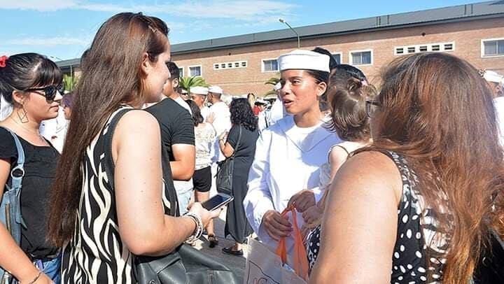 Visita de los familiares a los aspirantes
(Foto: Gaceta Marinera)