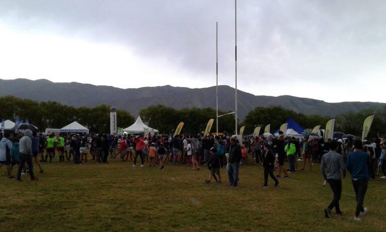 Huirapuca festejó con su hinchada un nuevo campeonato en el Seven de Tafí del Valle (Mariana Herrera)