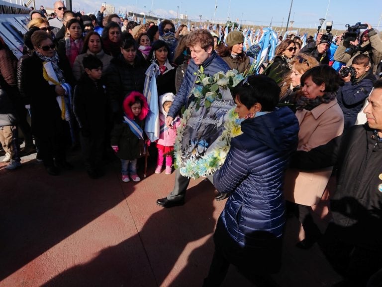 Desfile por el día del veterano y los caídos en Malvinas