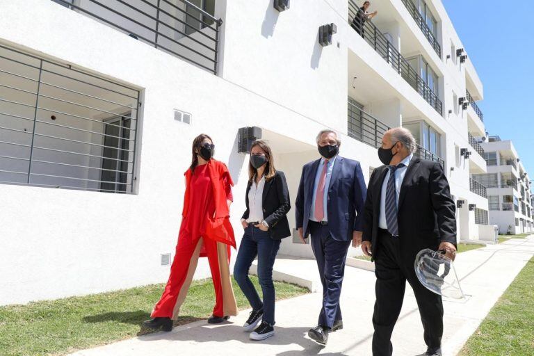 El presidente Alberto Fernández entregó viviendas Procrear para familias de las provincias de Tucumán, Santa Fe y Buenos Aires. (Foto: Presidencia)