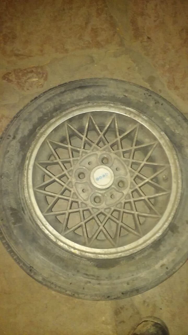 Rueda de auxilio sustraída del baúl de un Fiat 147, Alta Gracia.