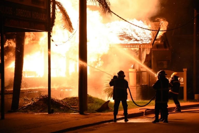 Se incendió Ecomadera SRL en Garupá.