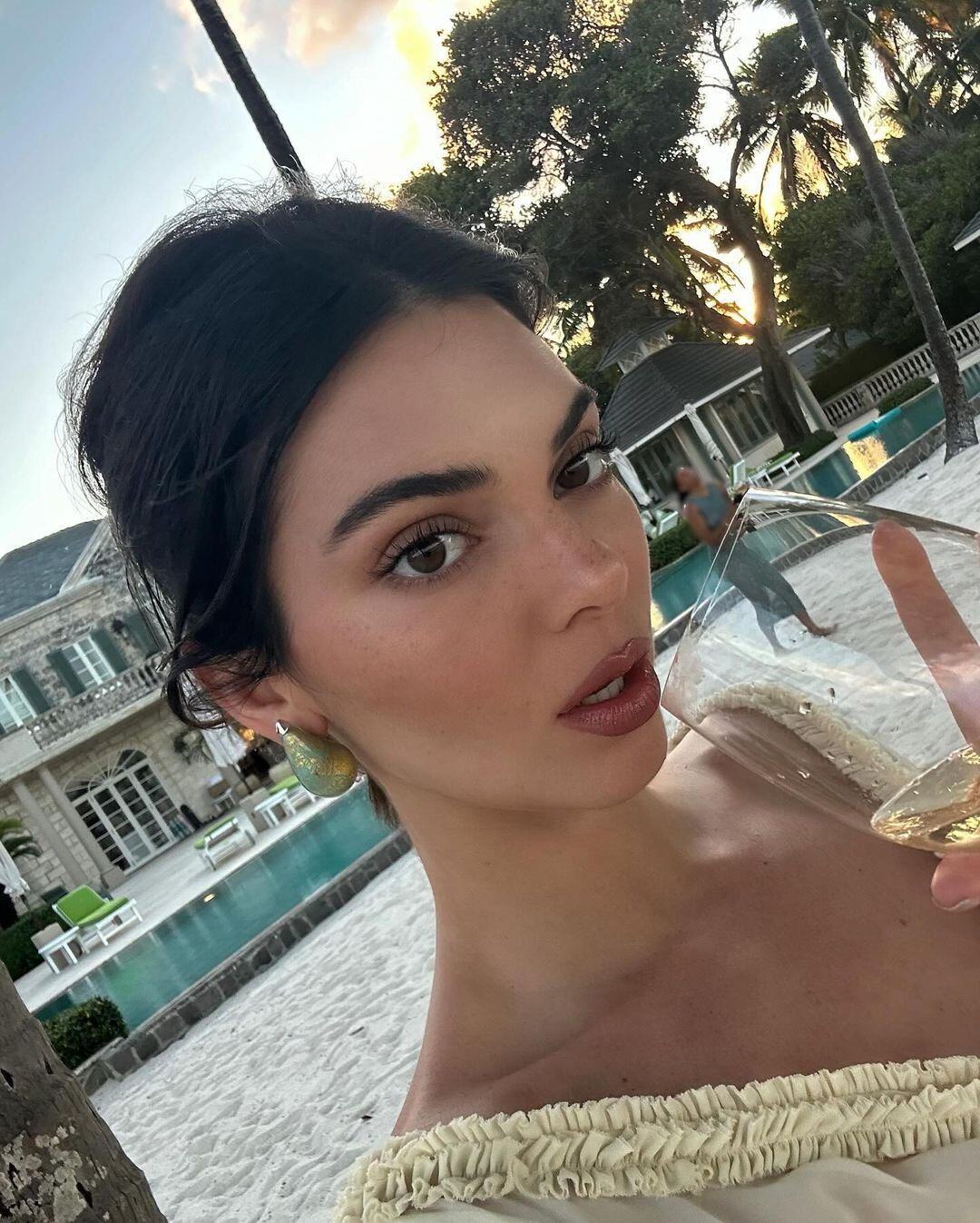 Kendall Jenner burló la censura con un vestido transparente y ajustado