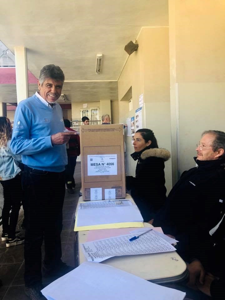 Eduardo El Gato Romero emitió su voto en la mesa N° 4056. (Foto: Instagram)