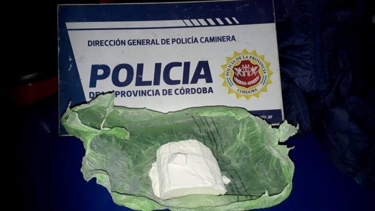 La policía,  junto a la FPA, secuestró 99 gr. de cocaína (Radio Cadena Norte)