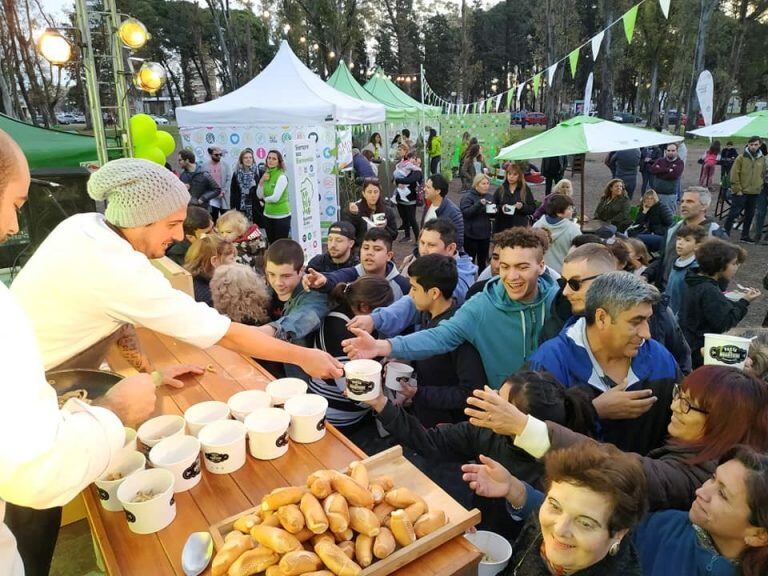 Degustación en Parque de Mayo, (Dirección de Turismo Rosales)