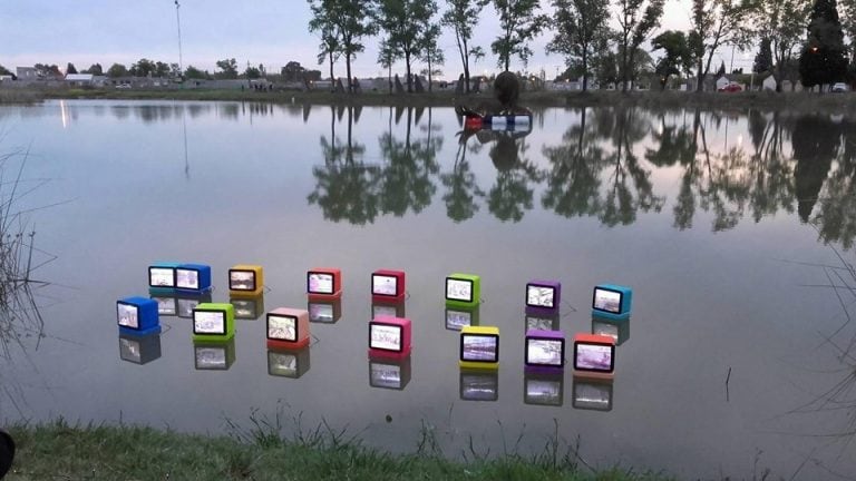 Intervención artística en el Lago Guemes
FB: Bellas Artes Azul