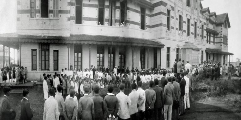 Inauguración del Hospital Madariaga en un moderno edificio de 1924. (Posadas Desmemoria de Teresa Warenycia)