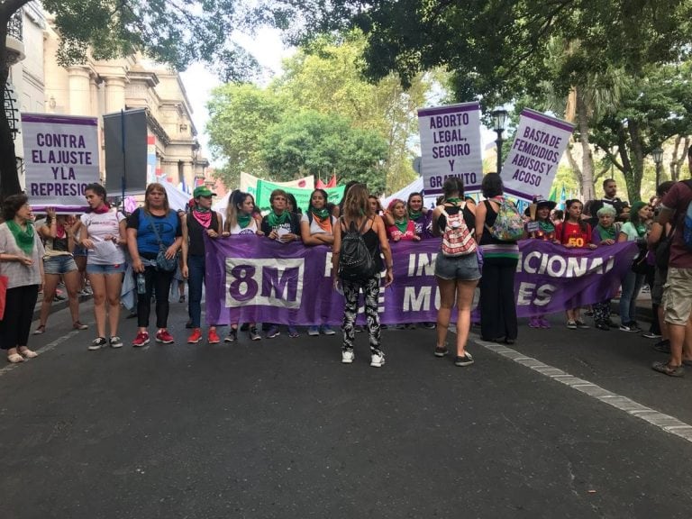 Las imágenes de la marcha por el 8M en Rosario