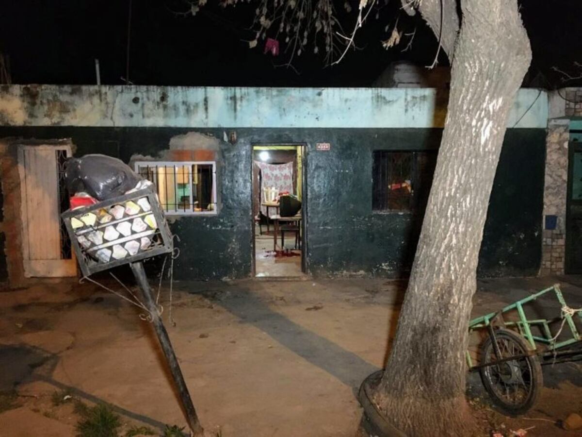 Asesinaron a un joven mientras preparaba la cena con amigos en Villa Gobernador Gálvez