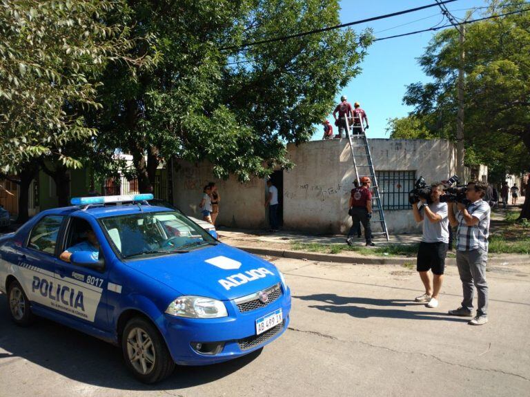 La búsqueda de Abril continúa en los alrededores de su barrio.