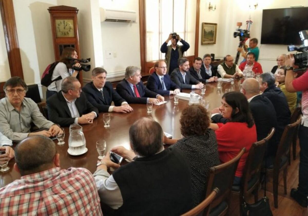 La Provincia mantendrá abierta la paritaria tras recibir a los gremios