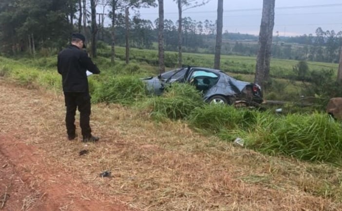 Accidente fatal en 25 de Mayo: un automovilista perdió la vida tras despistar con su vehículo.