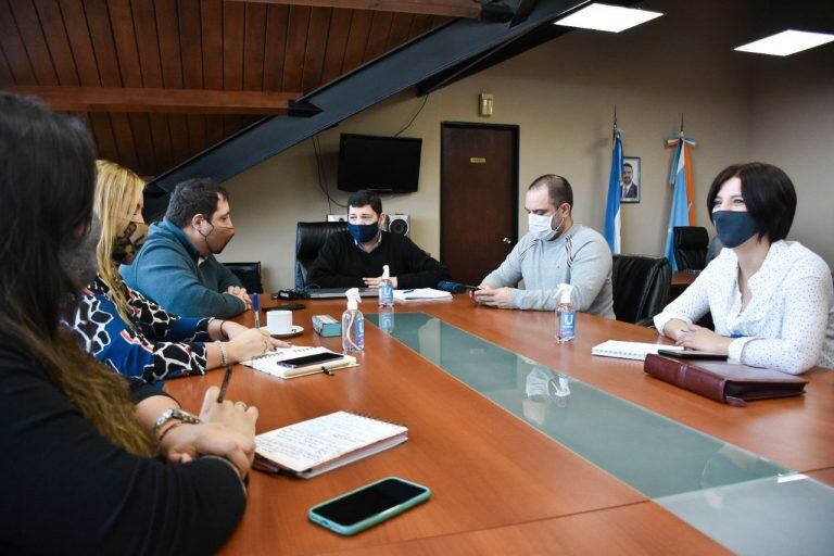 David Ferreyra reunido con las distintas áreas abocadas a la organización de los festejos de los 136º aniversario de Ushuaia