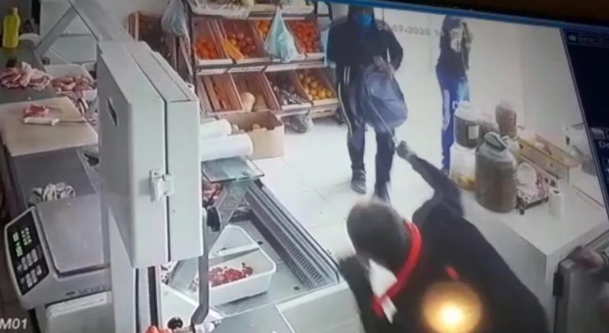 Detienen a uno de los ladrones que fue correteado por un carnicero en San Juan