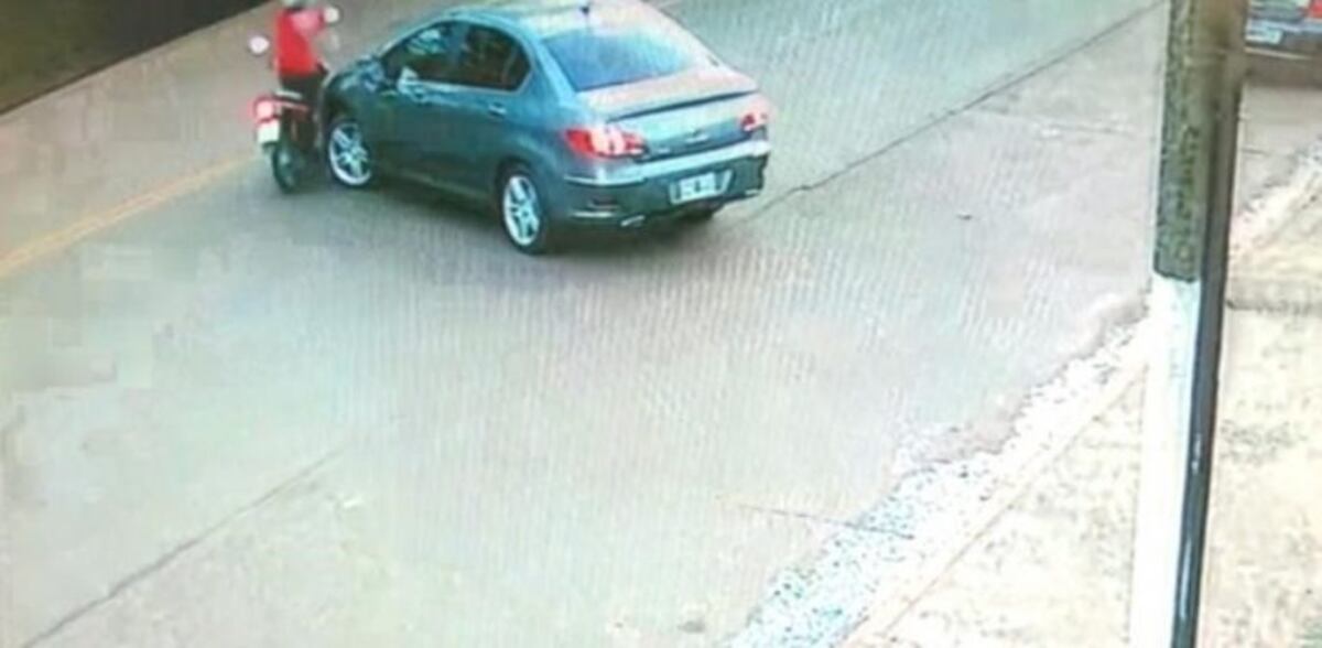 Confirman que el auto que chocó a una moto quiso doblar en U