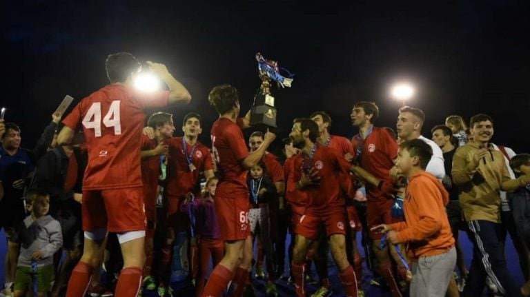 Jockey Club, campeón del Oficial Caballeros de hockey.