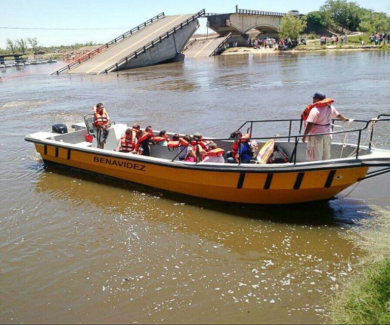 Durante cuatro meses, las personas cruzaron en lancha.