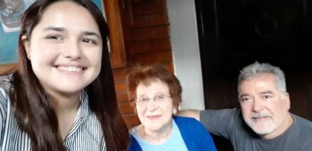 María tiene 95 años y votó en el Instituto Janssen de Posadas.