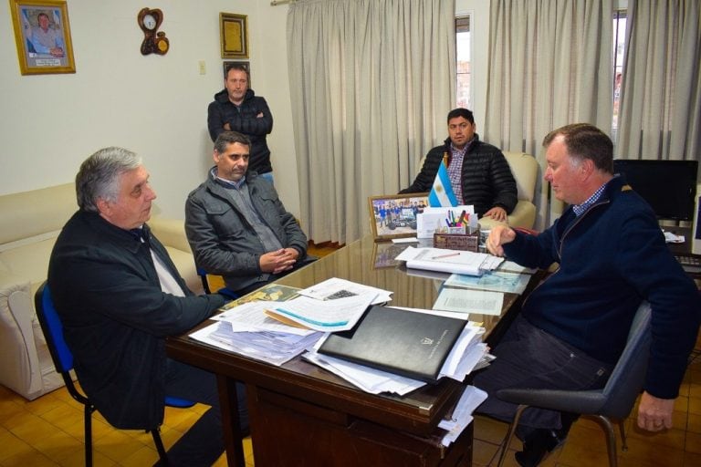 El ministro Moralejo reunido con el intendente Cabak (Gobierno de La Pampa)