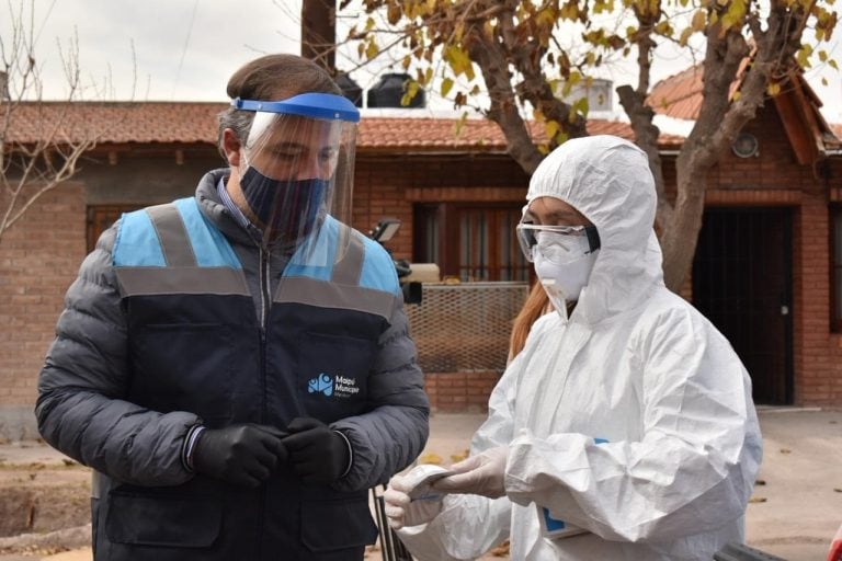 Matías Stevanato, intendente del departamento de Maipú en plena campaña sanitaria contra el coronavirus.